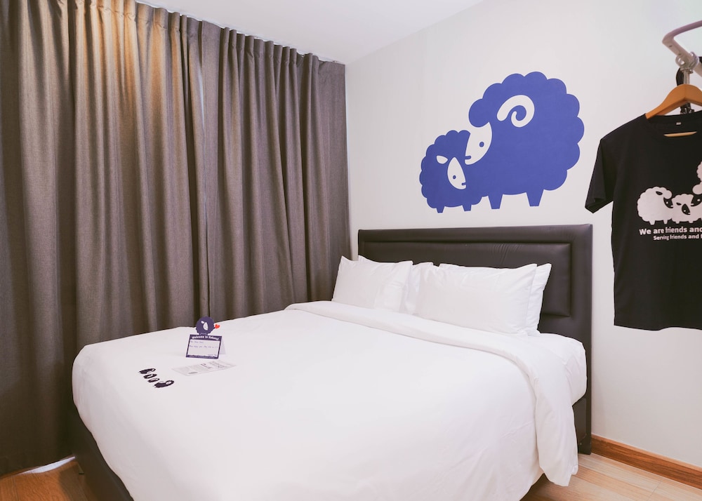 2 Bedrooms Family Suite (King + Twin) photo 2