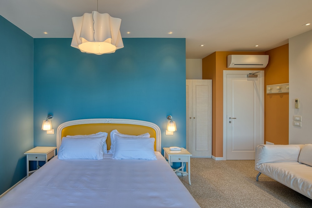 Classic Double Room, Partial Lake View, Ground Floor photo 3