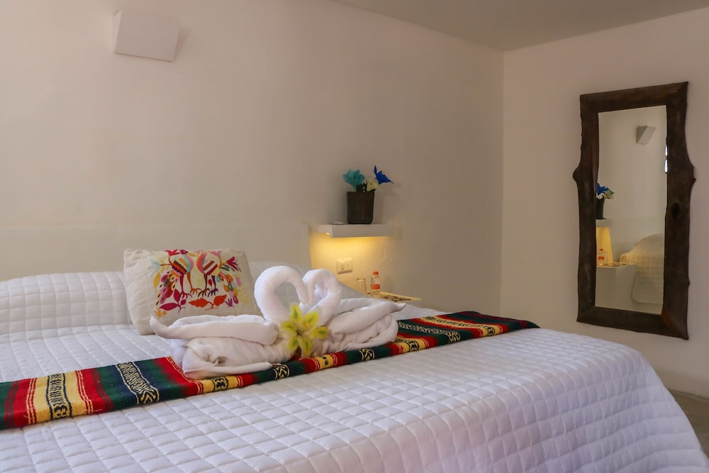 Suite, 1 King Bed, Garden View - Photo 4
