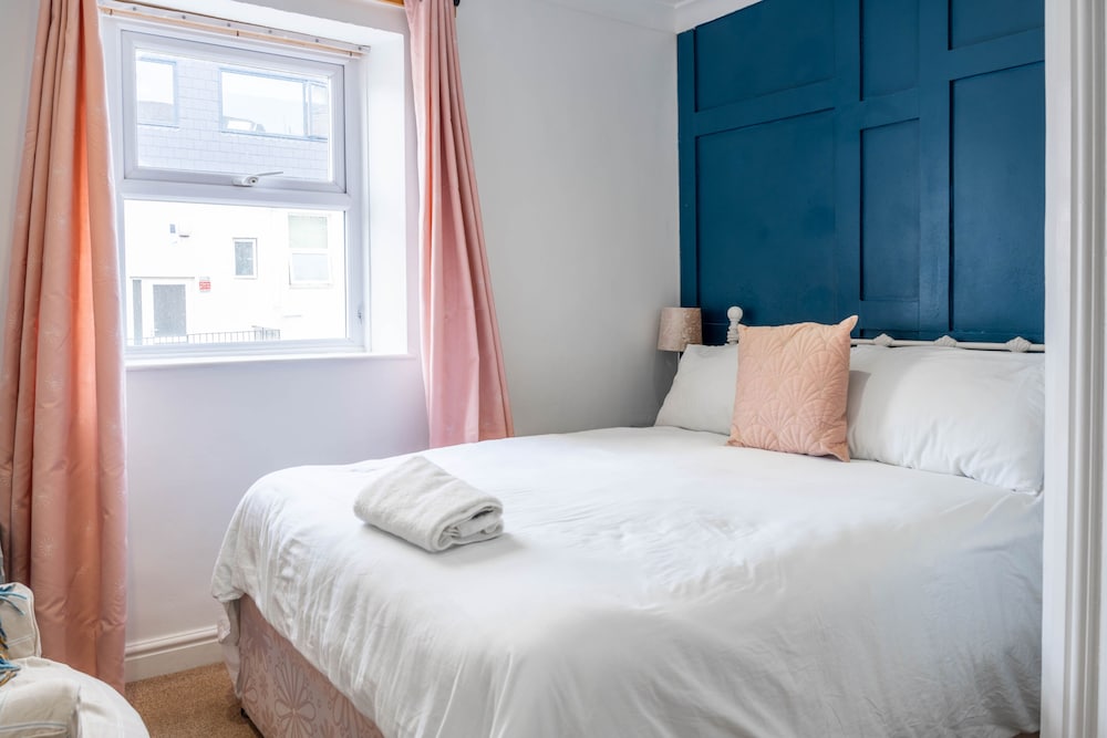 Double Room, Ensuite (Inland View) photo 2