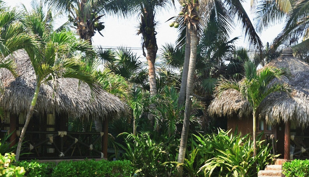 Standard Bungalow, 1 King Bed photo 3
