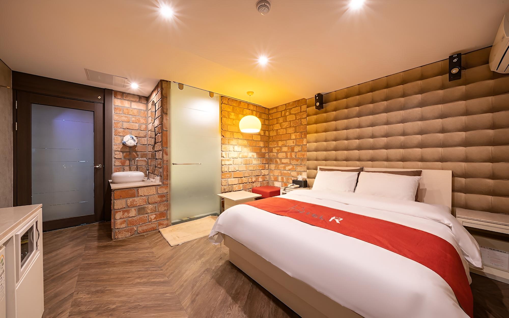 Room (Standard Room) - Photo 1