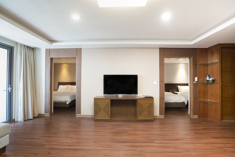 Family Suite, 2 Bedrooms, Ocean View (Breakfast for 4 included) photo 2