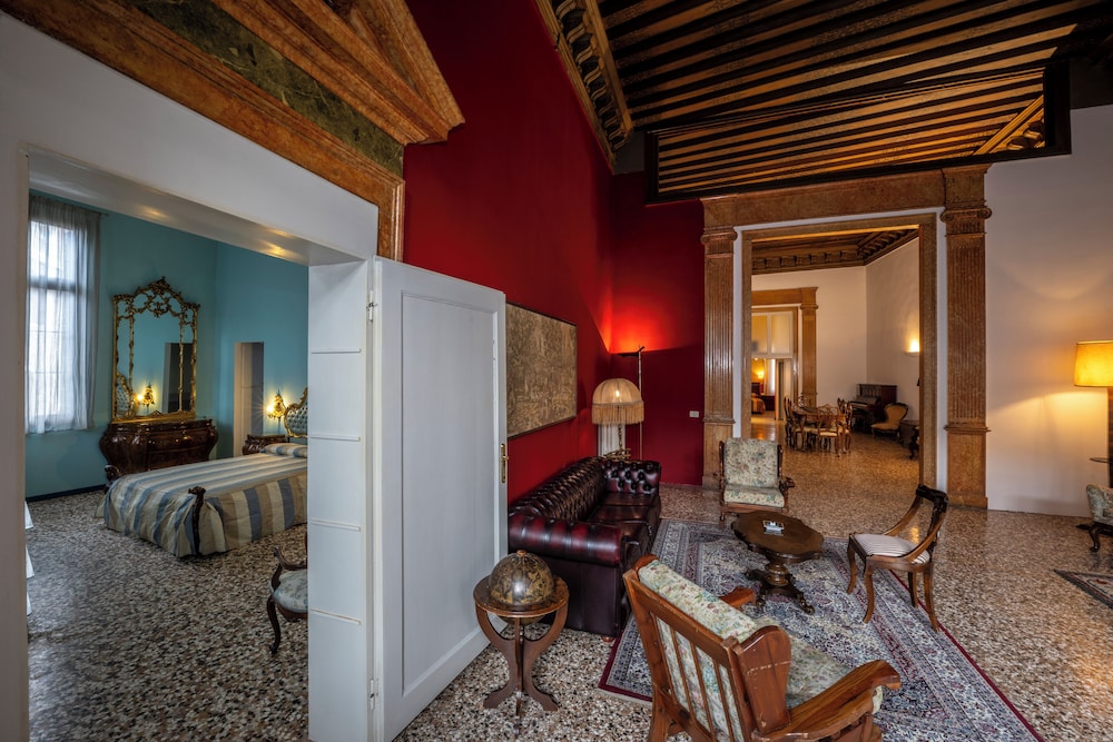 Apartment, 3 Bedrooms, Balcony, Canal View photo 2
