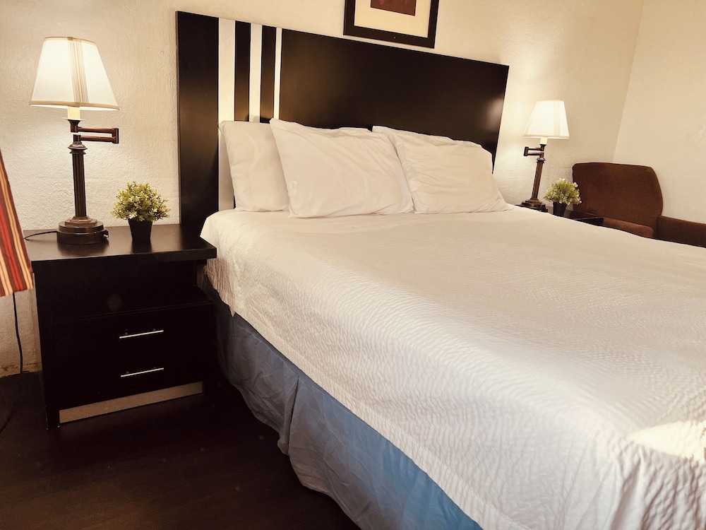 Upgraded, Room, 1 Queen Bed, Non Smoking - Photo 4