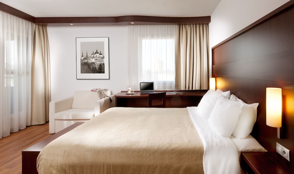 Superior Room, 1 Queen Bed with Sofa bed, Non Smoking photo 2