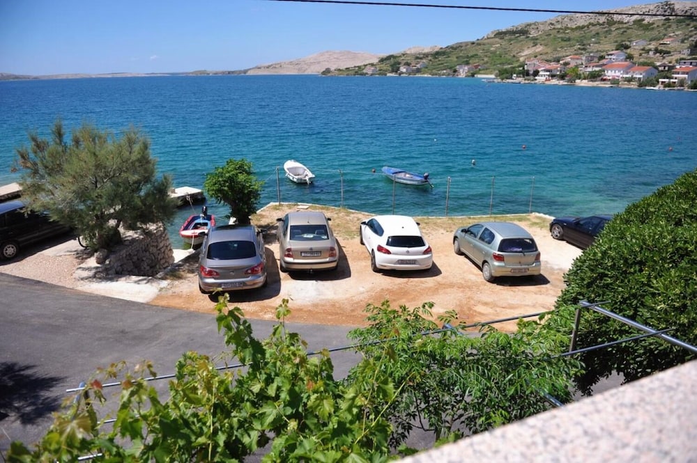 Apartment (Draga - 15 m from pebble beach - A2(4)