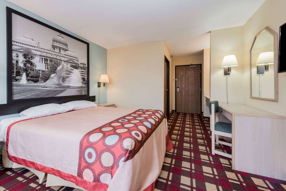 Standard Room, 1 Queen Bed - Photo 1
