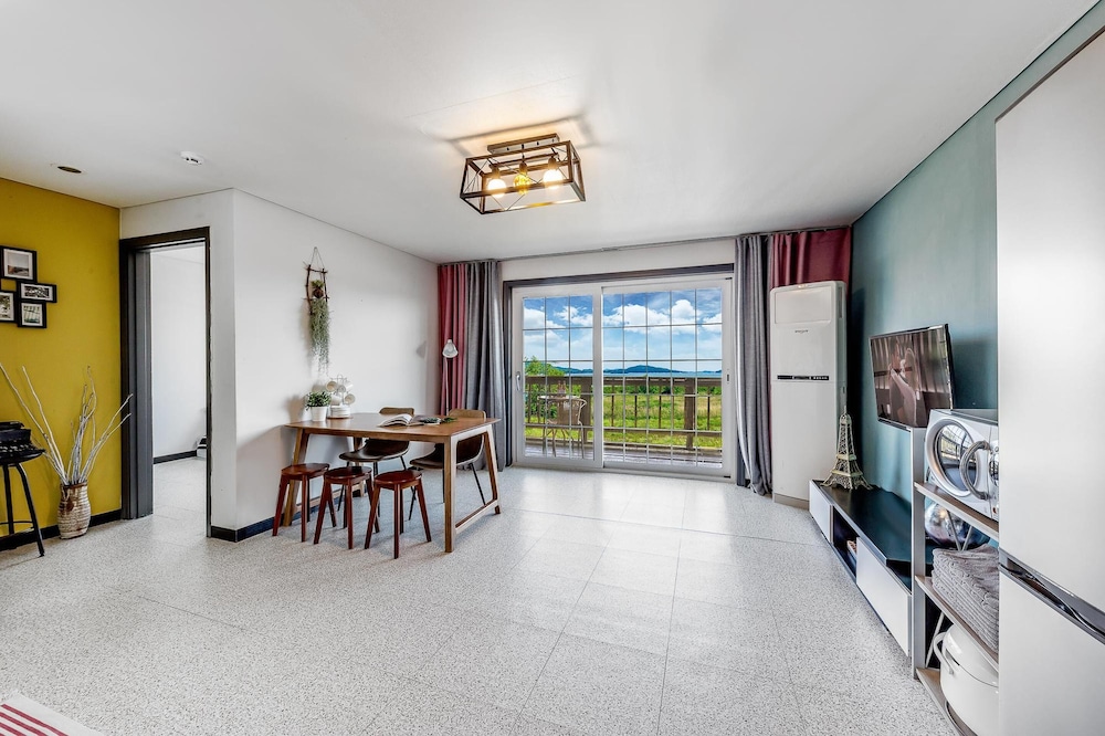 Basic Room, 2 Bedrooms (Eoliyeon)