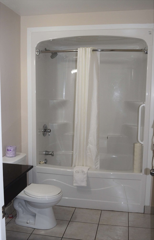 Room, 2 Queen Beds - Photo 5