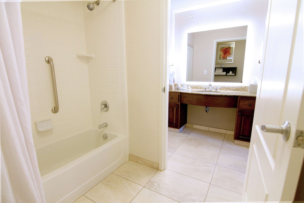 Suite, 1 King Bed, Accessible, Non Smoking - Photo 2