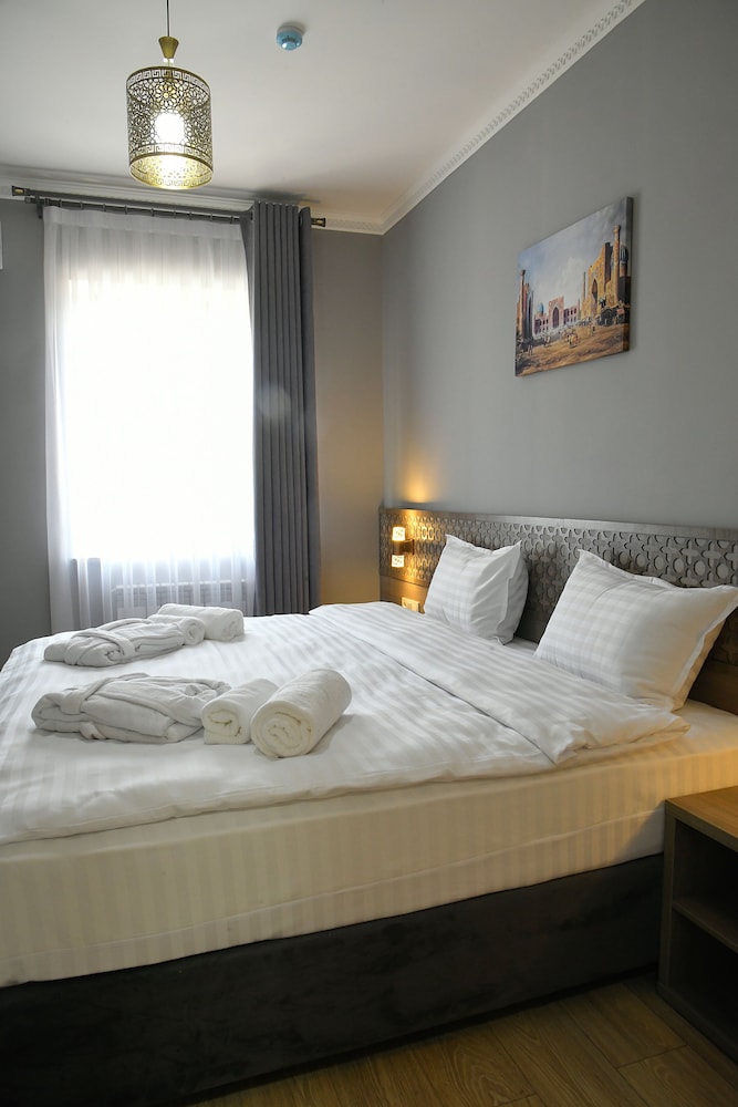 Deluxe Double Room - Photo 10