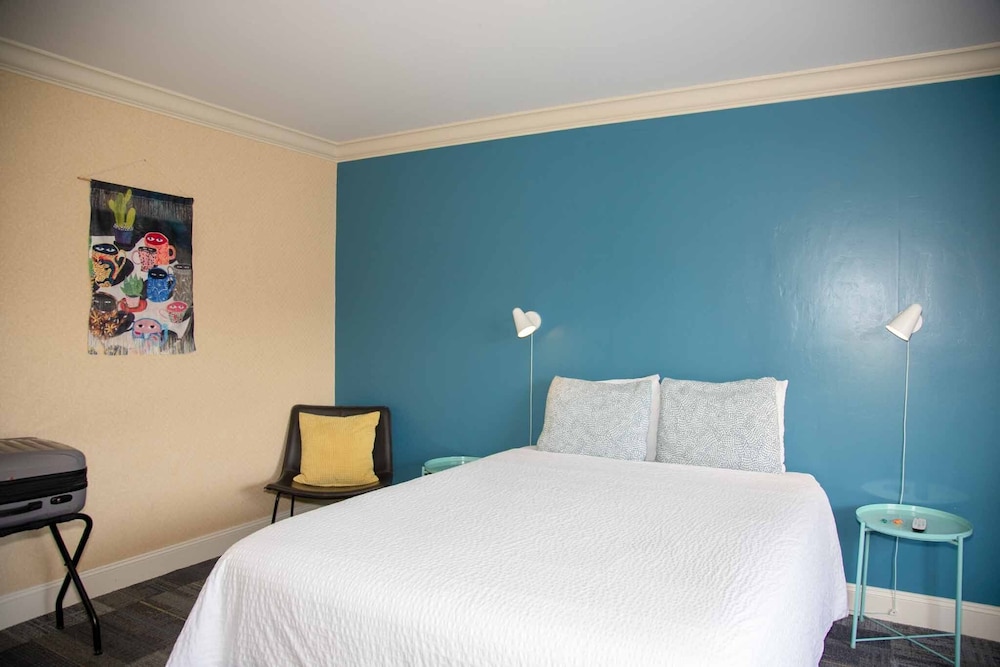 Queen Room with Ensuite - Photo 1