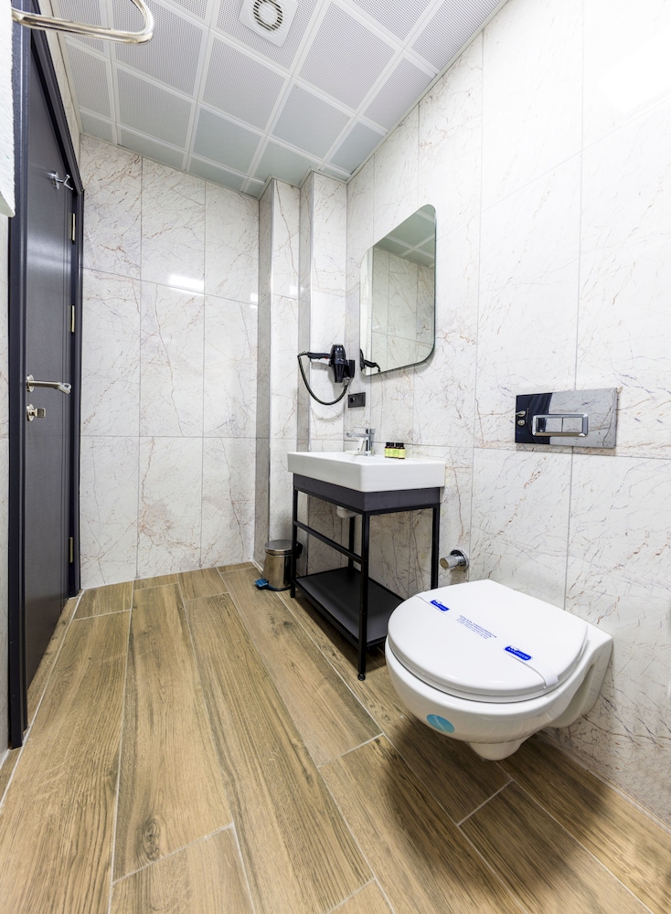 Deluxe Triple Room - Photo 9