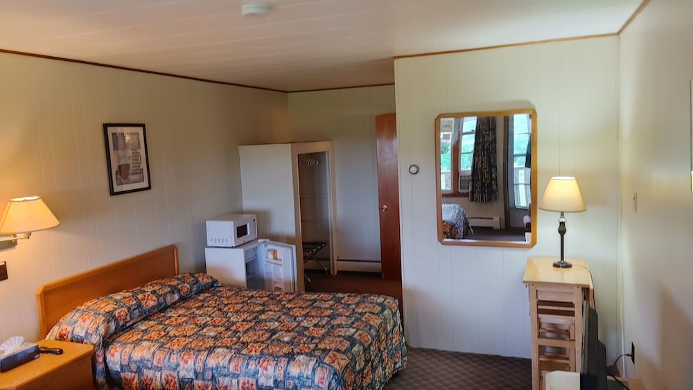 Panoramic Room, 2 Double Beds, Non Smoking, Partial Sea View photo 3