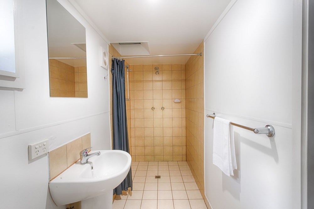Ensuite Room (4 - Double & Bunks) photo 3