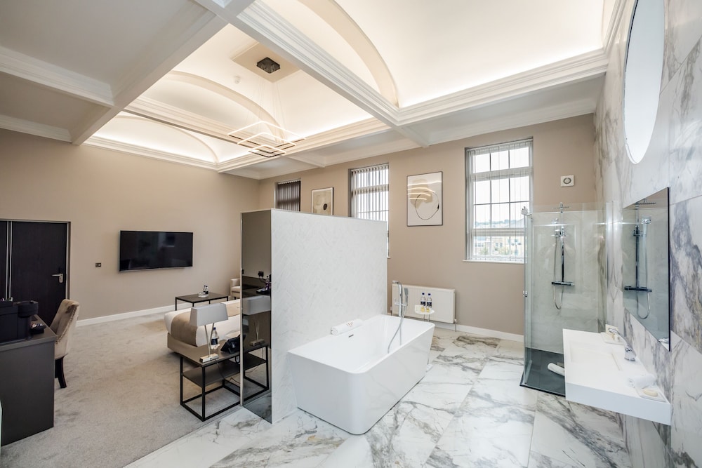 Superior Suite, Ensuite (Stay) - Photo 8