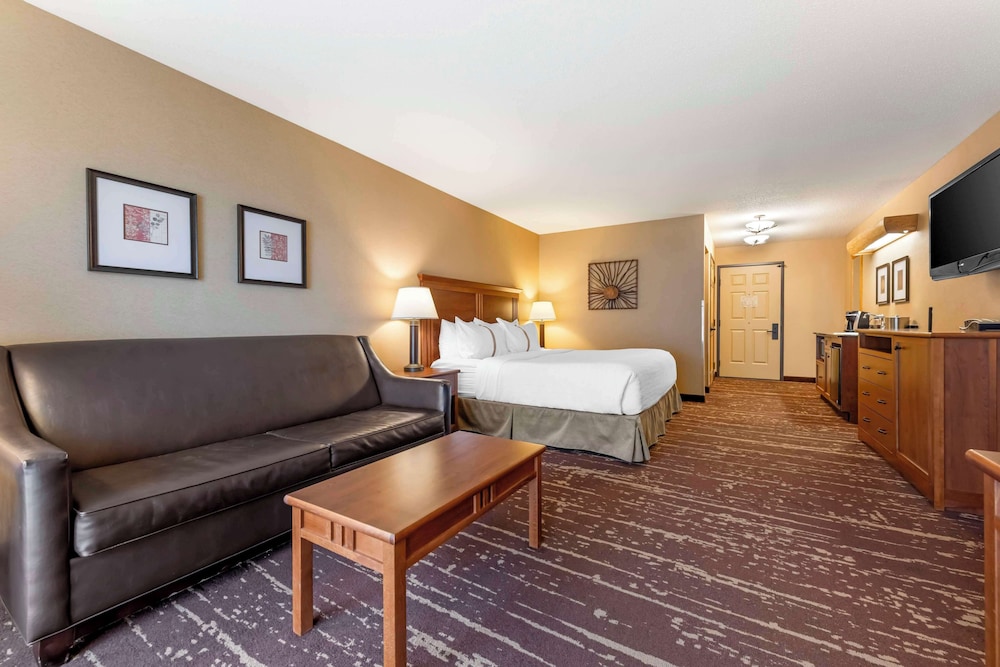 Standard Room, 1 King Bed, Accessible, Balcony (with Sofabed)