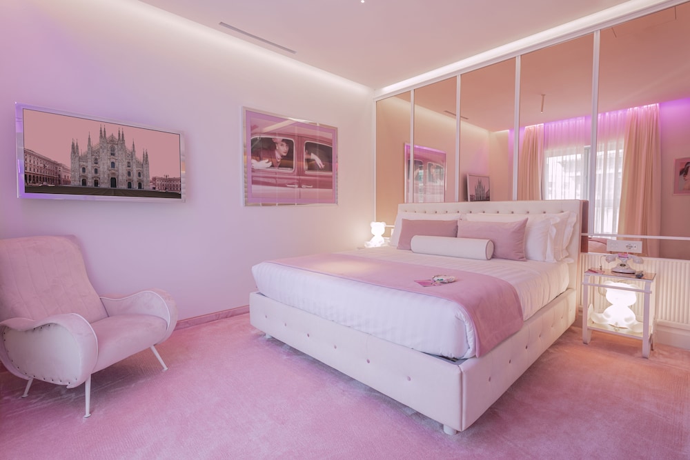 ATTIC EXECUTIVE ROOM