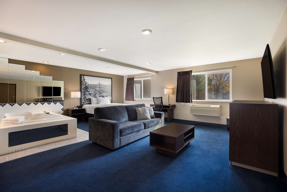 Suite, 1 King Bed, Non Smoking