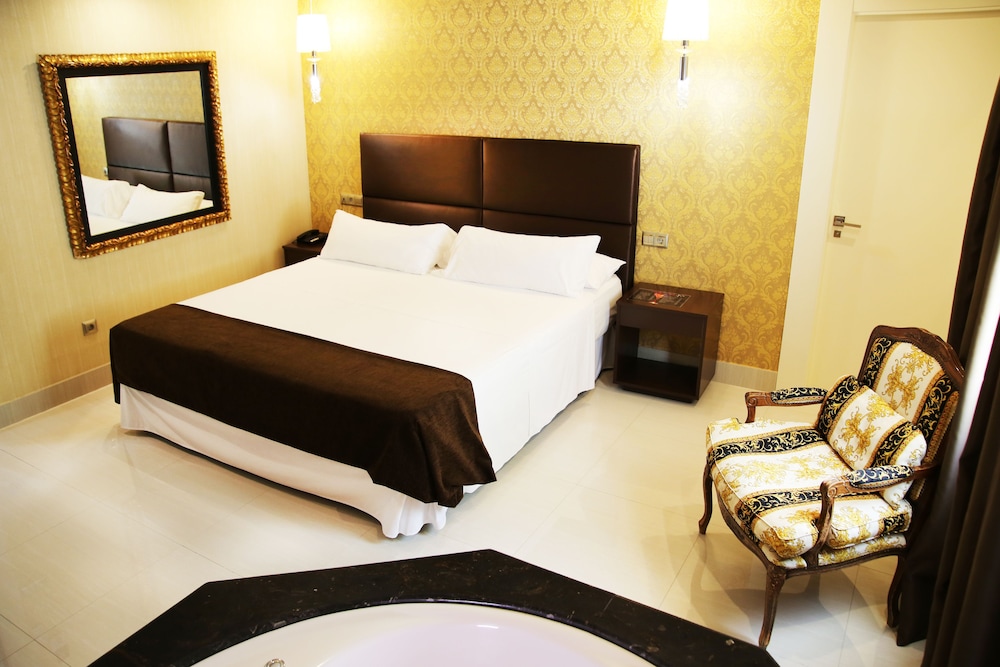 Deluxe Double Room, Jetted Tub photo 3