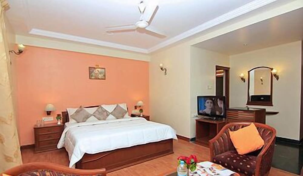 Family Suite, 1 Queen Bed, City View, Garden Area