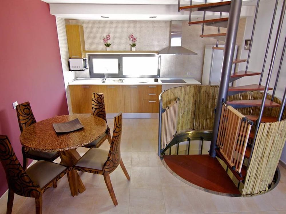 Loft, 2 Bedrooms, Smoking