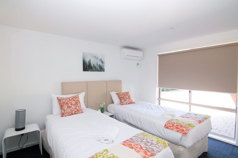 House (4 Bedrooms)
