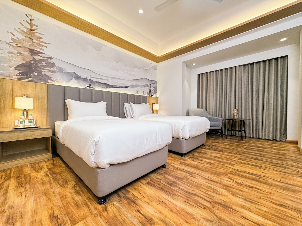 Superior Room, 2 Twin Beds, Non Smoking, City View
