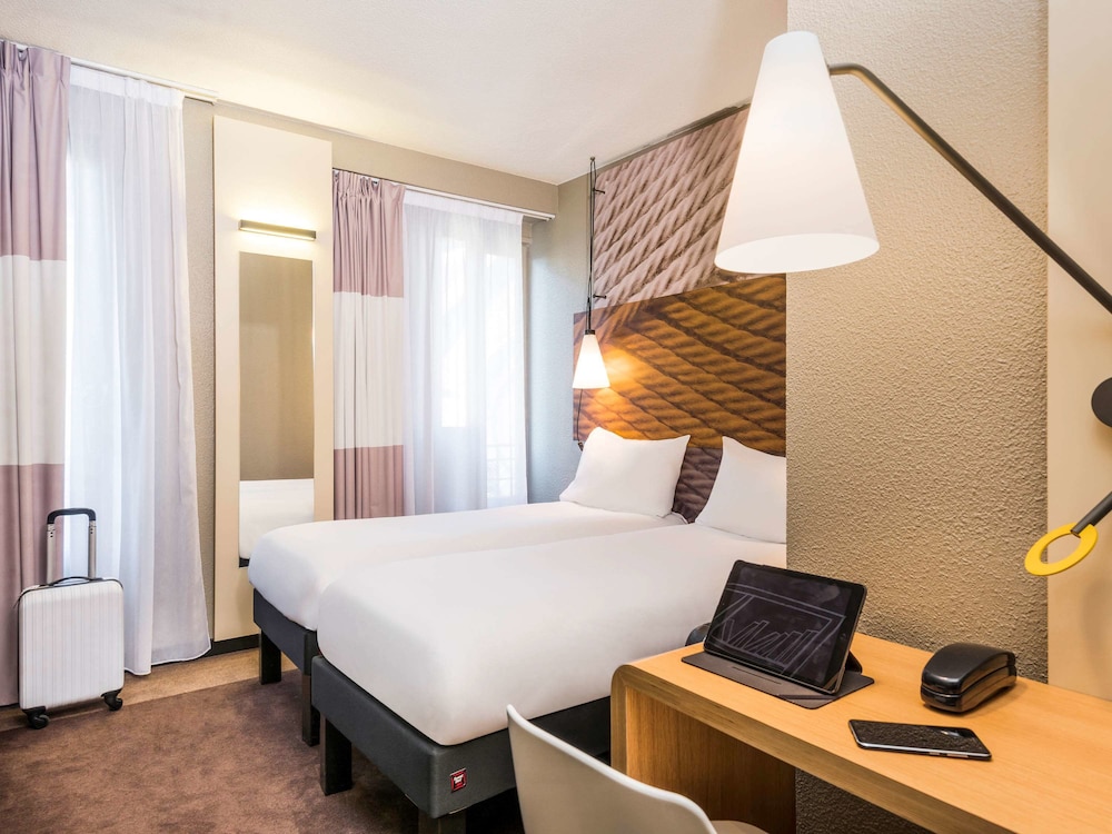 Adjacent Quadruple Room photo 1