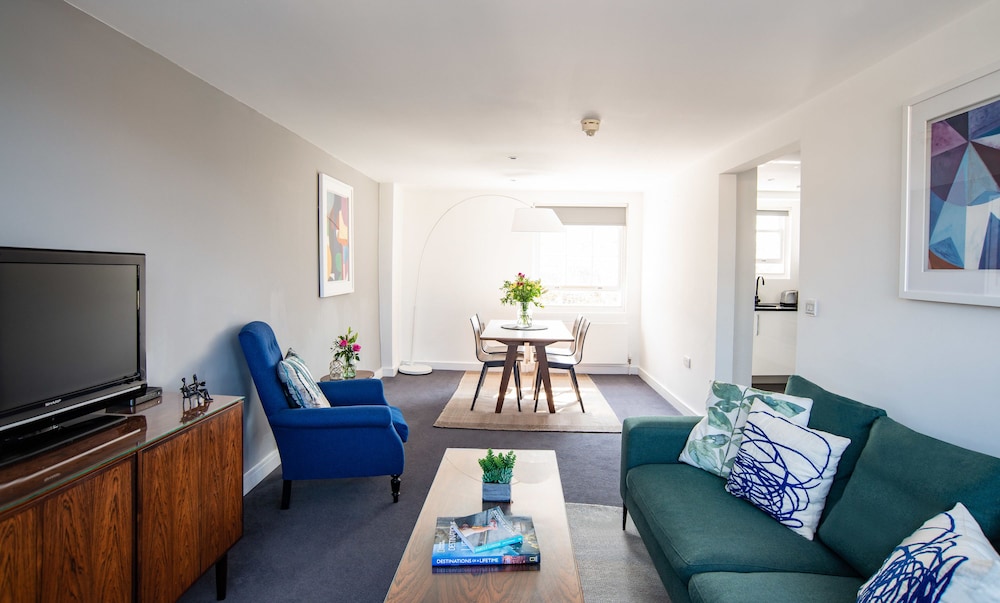 Premium Two Bedroom Apartment photo 2