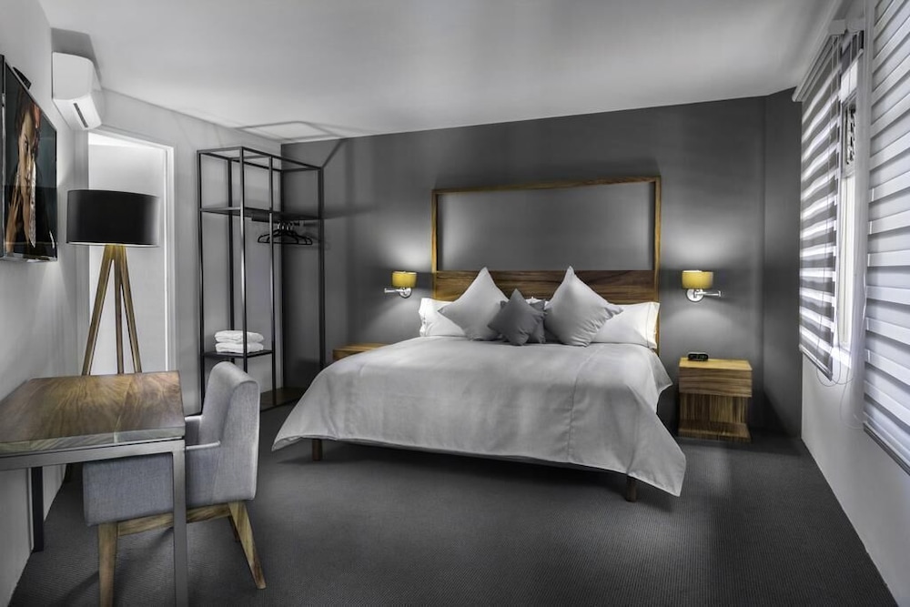 Deluxe Room, 1 King Bed