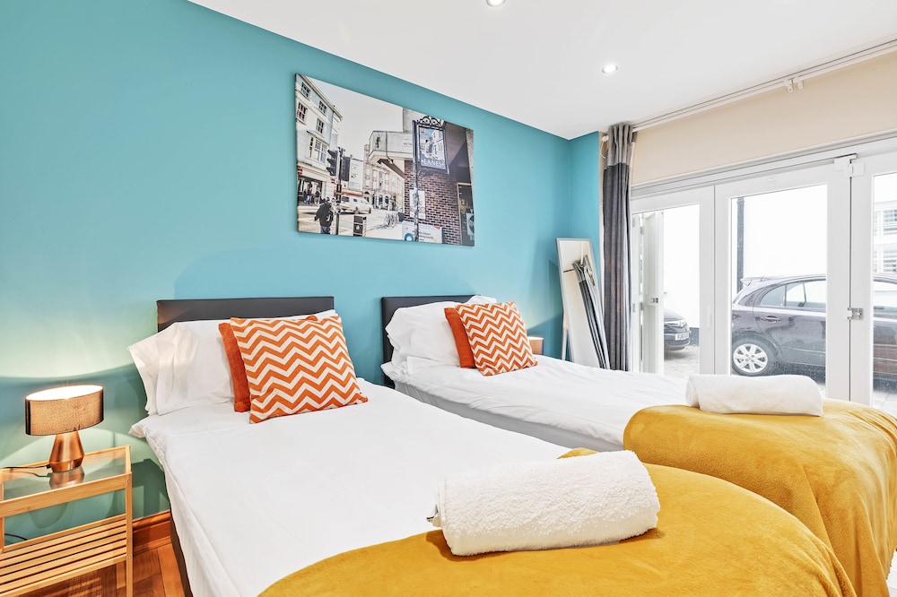 City House, 3 Bedrooms photo 2
