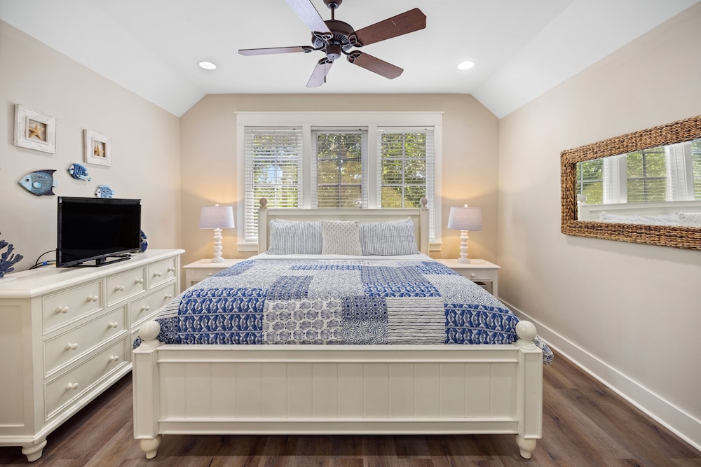 House, 4 Bedrooms photo 2
