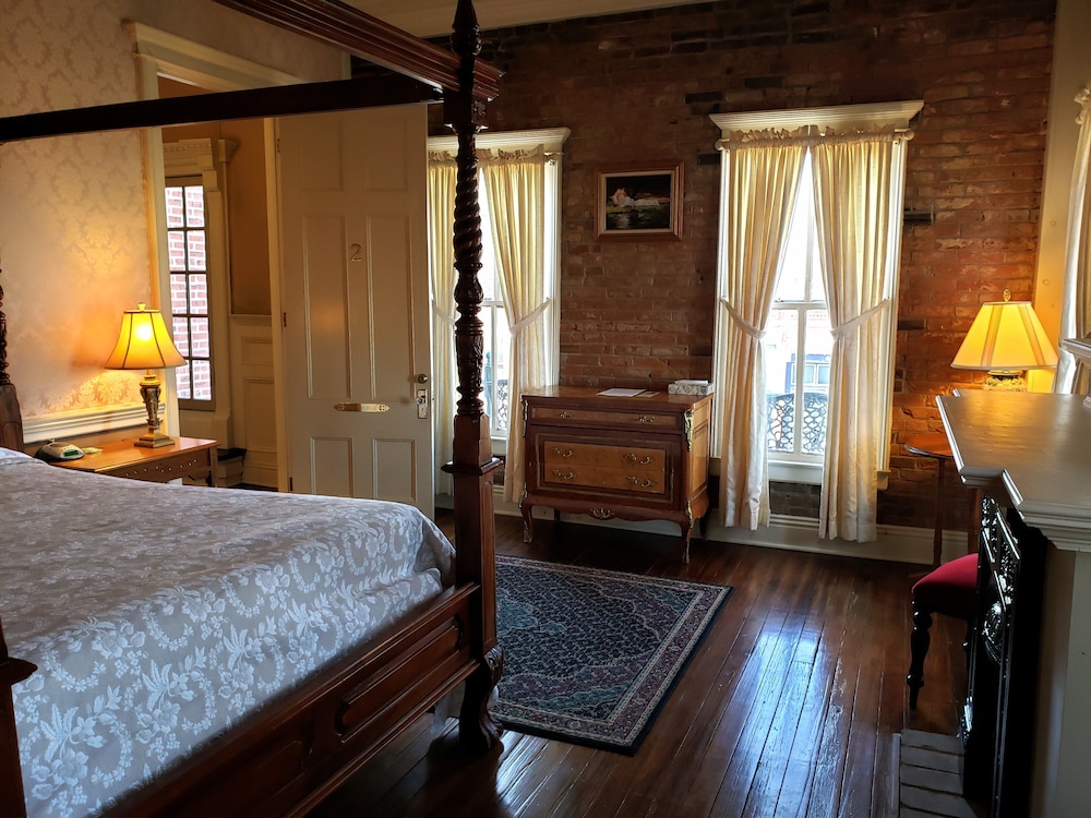 Southern Belle photo 2