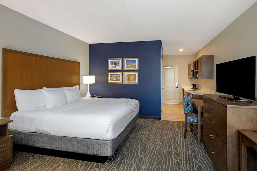 Executive Room, 1 King Bed, Non Smoking (Various Views)
