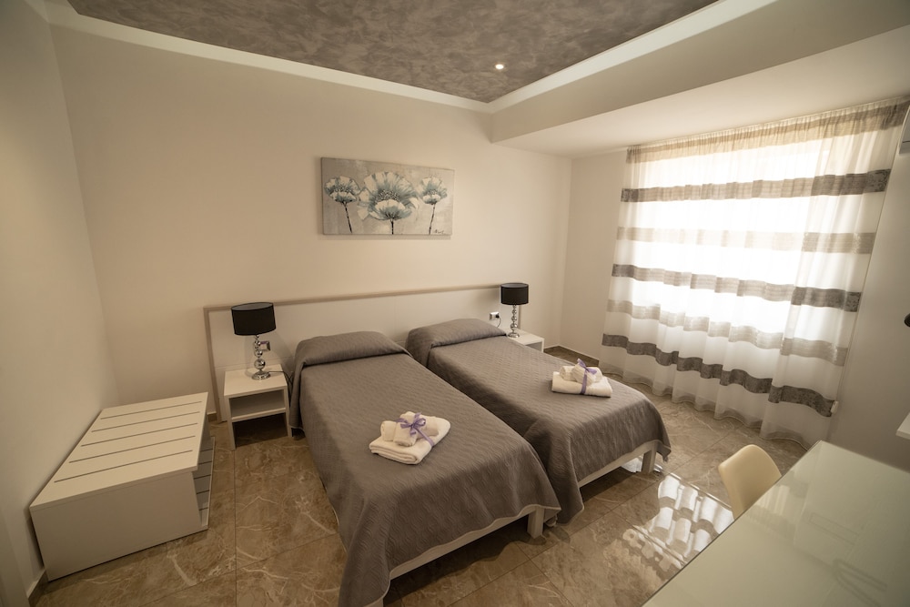 Double or Twin Room photo 3