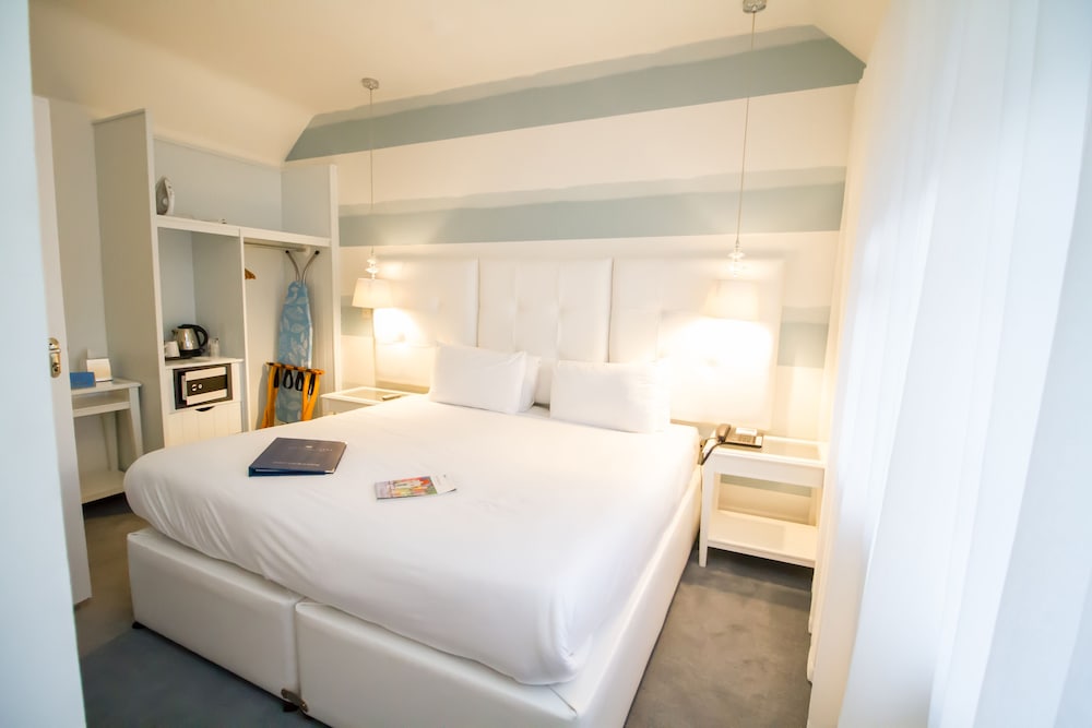Standard Double Room, 1 King Bed photo 3