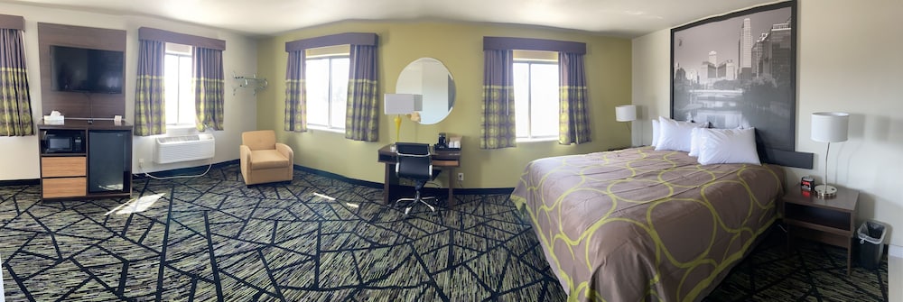 Suite, 1 King Bed, Non Smoking - Photo 3