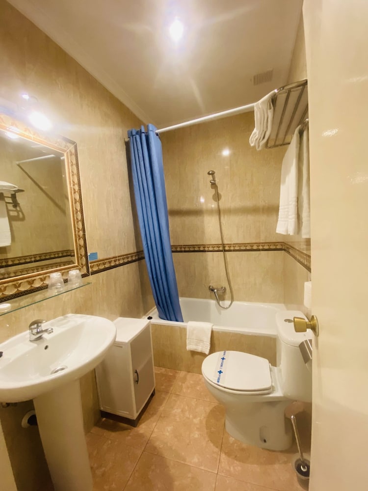 Standard Double Room Single Use, Ground Floor - Photo 5
