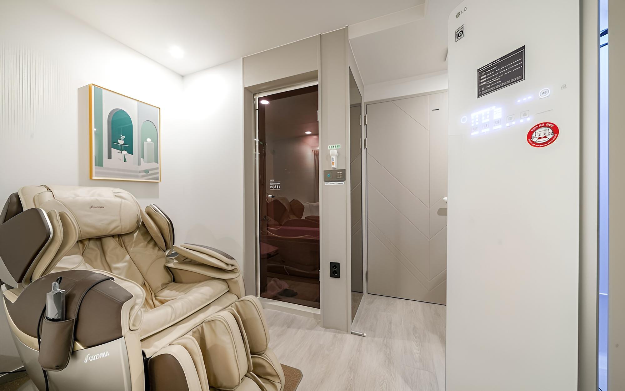 Room (Massage Chair (Styler Bathtub OTT Bre) - Photo 4