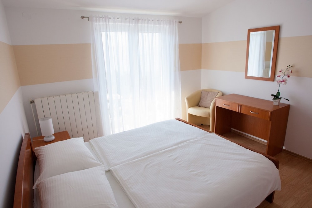Family Apartment, 2 Queen Beds, Beach View