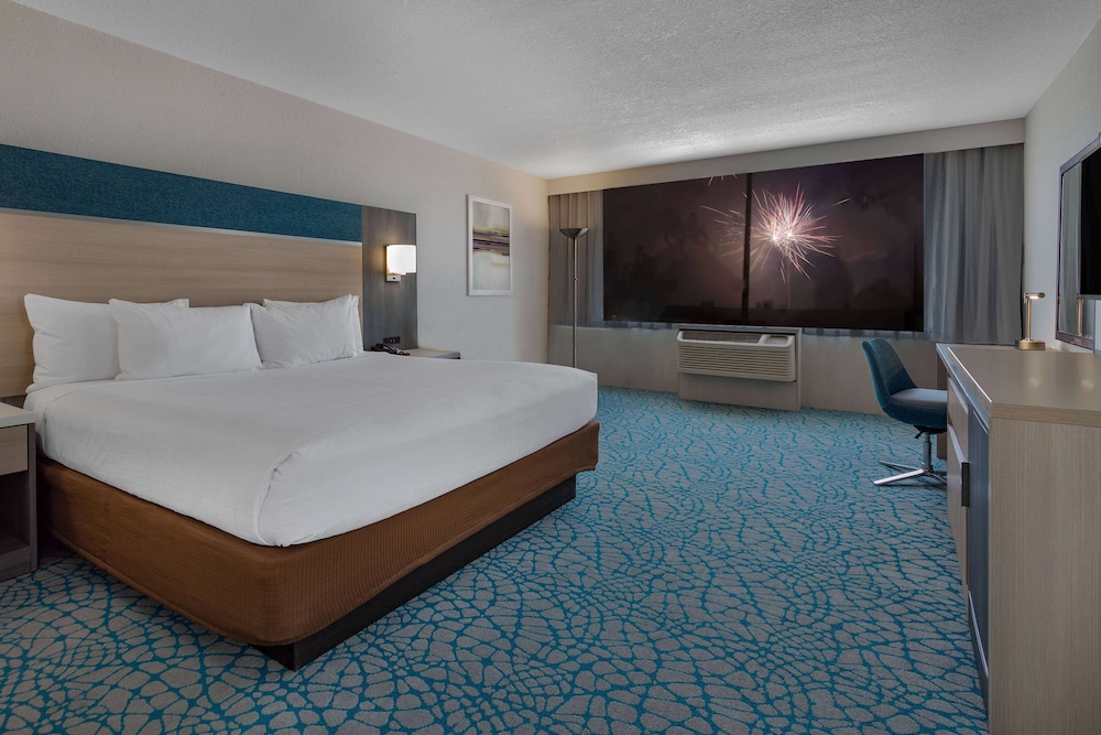 Standard Room, 1 King Bed (Walk-In Shower) - Photo 4