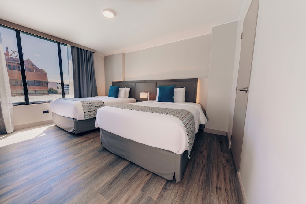 Business Room, Multiple Beds, Non Smoking - Photo 5