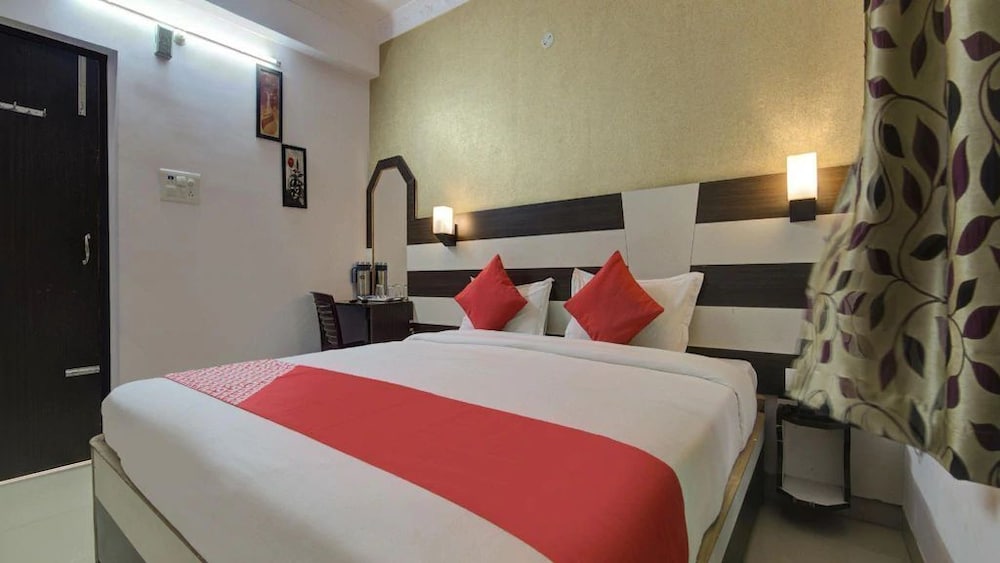 Deluxe Room - Photo 5