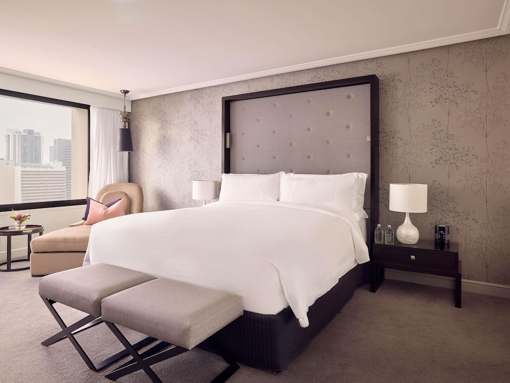 Signature Suite, 1 King Bed, City View
