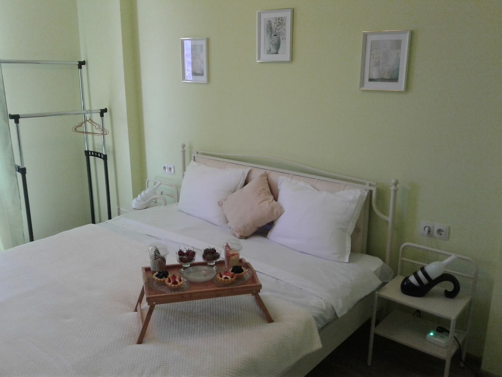 Family Room, Balcony, City View photo 3