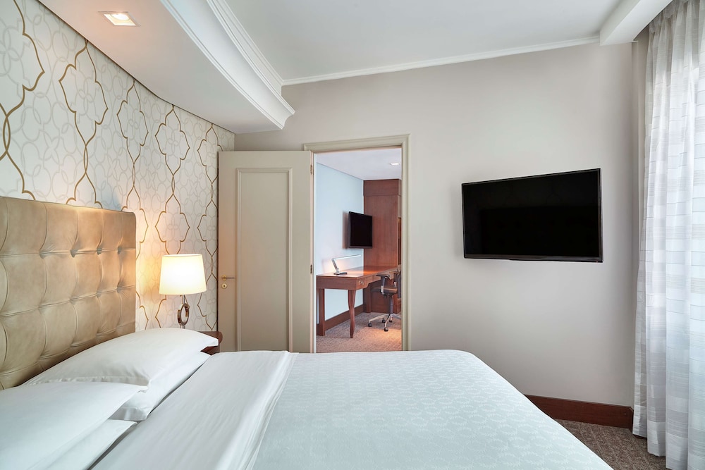 Suite, 1 Bedroom - Photo 1