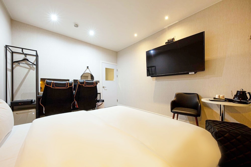 Elite Room