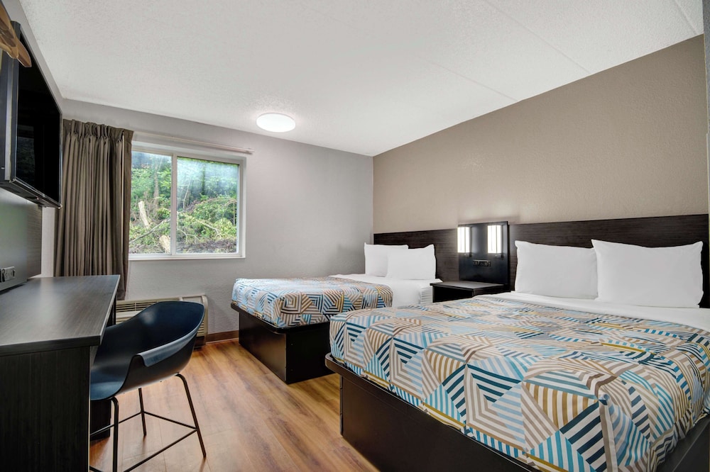 Deluxe Room, 2 Double Beds, Smoking, Refrigerator & Microwave - Photo 2